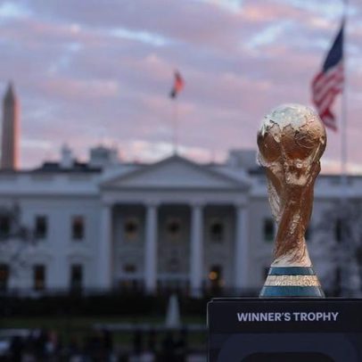 Troféu do Mundial já está nos EUA com fotos e vídeo