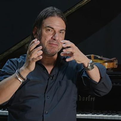 Davys Moreno desafia crianças com autismo e paralisia cerebral a aprender música