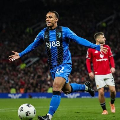 Defesa falha e Manchester United deixa escapar a vitória