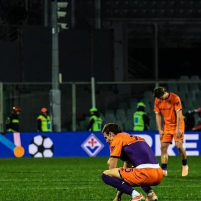 Fiorentina em caos: equipa em blackout sob escolta policial no centro de estágio
