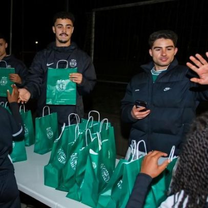 Sporting: jogadores oferecem prendas a jovens da formação