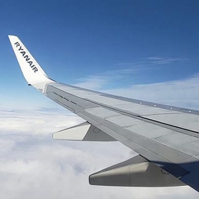 Vento impede aterragens e mantém aeroporto fechado