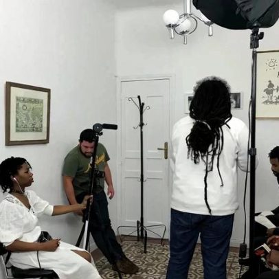 Qual é o papel de uma assessora de diversidade em séries e filmes