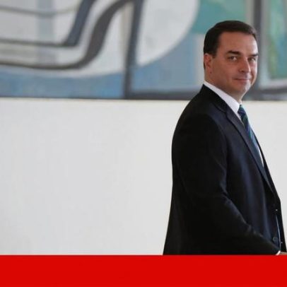Flávio Bolsonaro anuncia candidatura às presidenciais de 2026 no Brasil