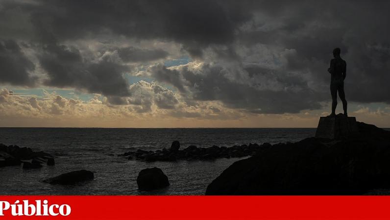 Cinco pessoas resgatadas após serem arrastadas por onda na Madeira.