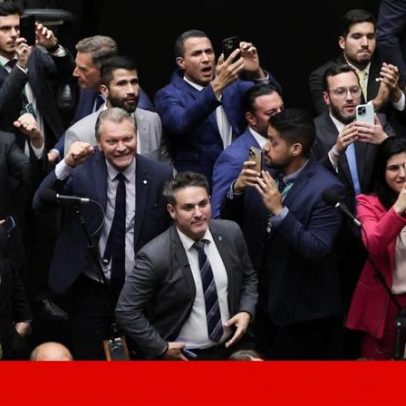 Câmara dos Deputados aprova lei que reduz pena de prisão de Bolsonaro