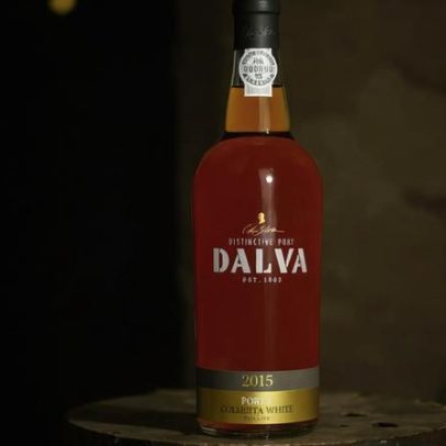 Crítica ao Dalva Porto Colheita Branco 2015 no Público