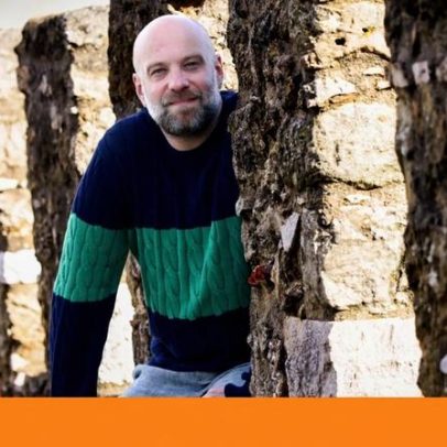 Hugo Van Der Ding comenta Biblioteca de Bolso no podcast do Público