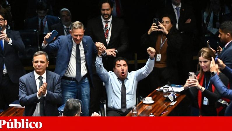 Senado confirma redução substancial da pena de prisão para Bolsonaro