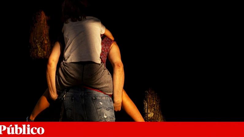 O apadrinhamento civil pressupõe que sejam assumidas responsabilidades parentais até aos 18 anos dos menores e que haja partilha de casa, mas os progenitores continuam envolvidos no processo e podem visitar os filhos