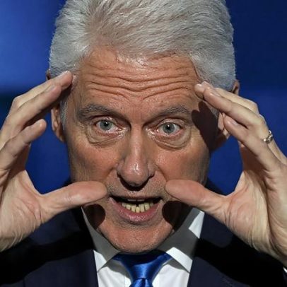 Clinton afasta-se dos ficheiros Epstein e acusa Trump de desviar atenções