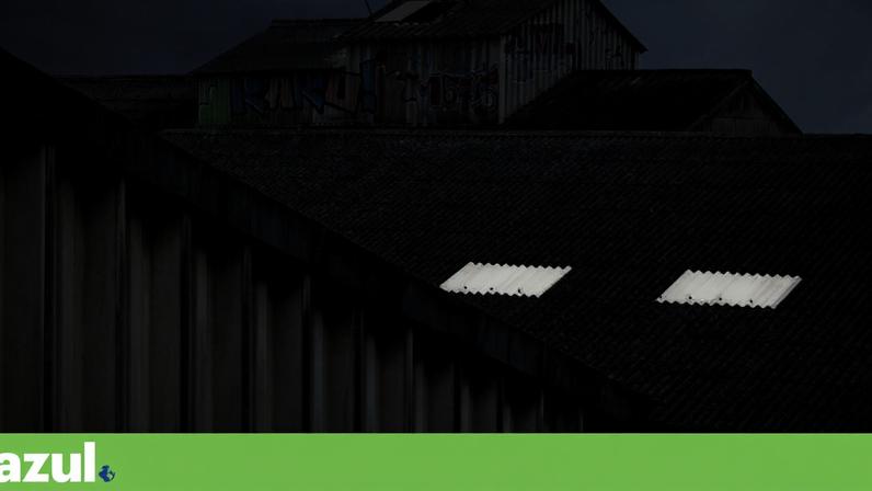 Cobertura com telhas de fibrocimento da antiga fábrica da Lusalite, em Oeiras, na qual se utilizava amianto como matéria-prima