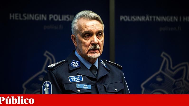 Chefe do Departamento de Polícia de Helsínquia, Jari Liukku, na conferência de imprensa em que foram revelados detalhes do caso de ruptura de cabo submarino de telecomunicações