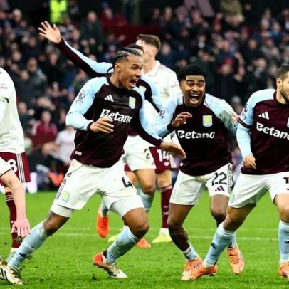 Aston Villa aproxima-se da corrida ao título ao vencer Arsenal no final