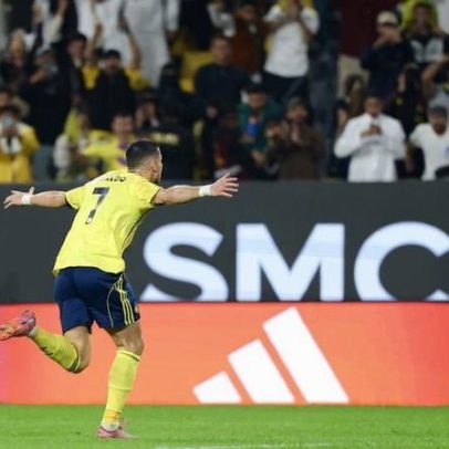 Ronaldo marca de costas e aproxima-se dos 1.000 golos (vídeo)