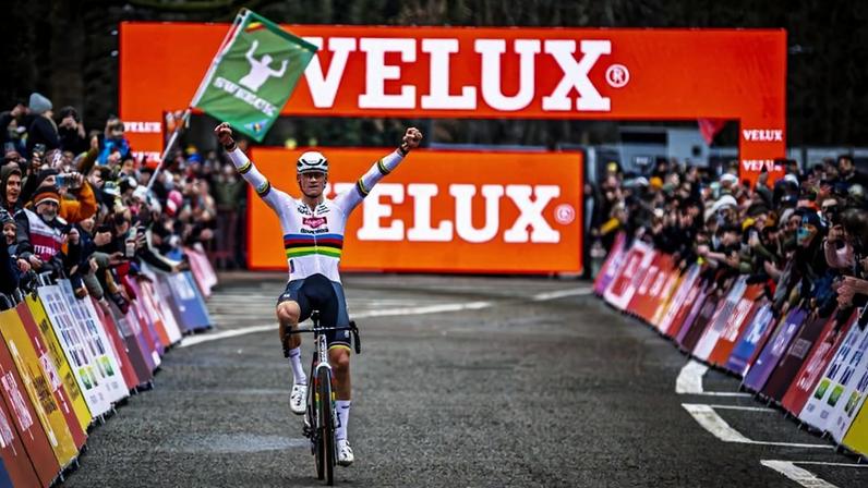 Van der Poel conquista a segunda vitória consecutiva na Taça do Mundo de ciclocrosse esta temporada