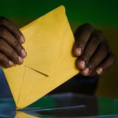 Dois milhões de centro-africanos votam neste domingo