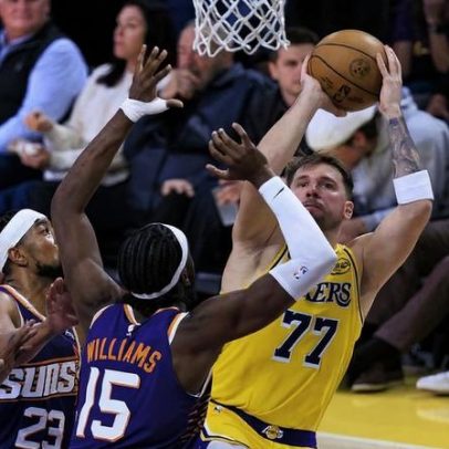 Phoenix encerra a sequência vitoriosa dos Lakers