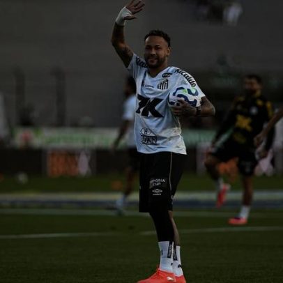 Neymar faz triplete após quatro anos e coloca o Santos perto da salvação