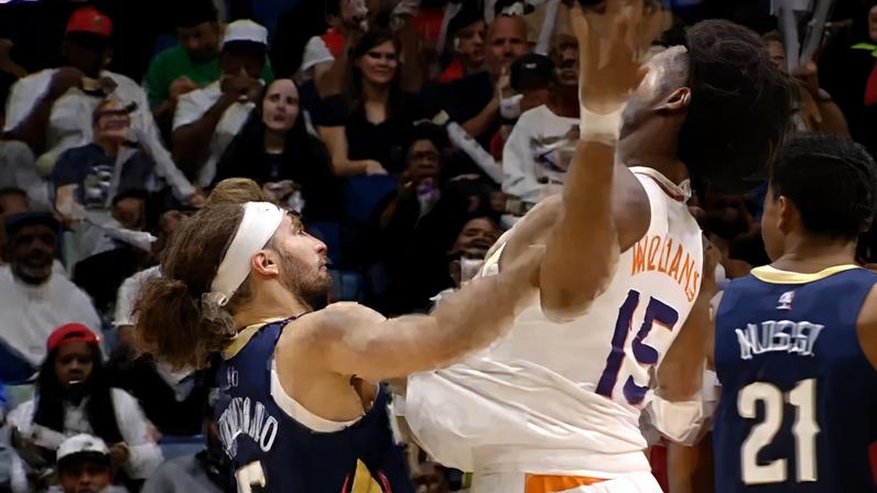 Momento em que Alvarado atingiu Williams com um soco