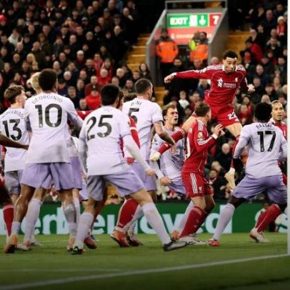 Salah regressa e oferece golo a Ekitiké