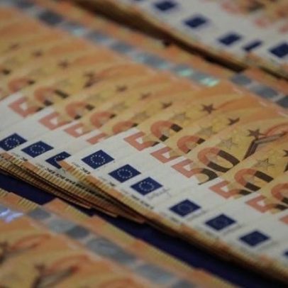 Detidos dois homens com mais de 500 mil euros em notas falsas