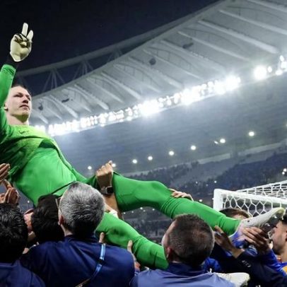 Guarda-redes do PSG ajuda a defender quatro pênaltis
