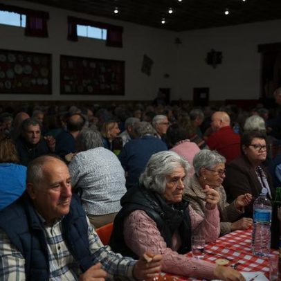 Almoço do Dia do Idoso atrai centenas de pessoas em Praias do Sado
