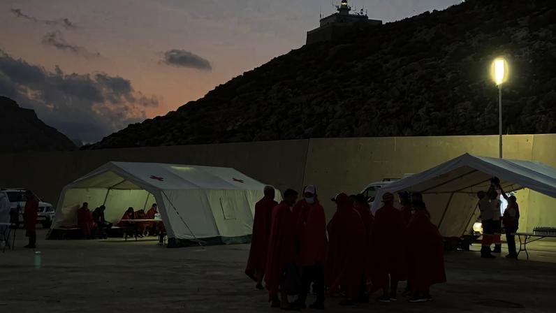 A Guarda Civil espanhola intercetou duas embarcações com 58 migrantes a bordo, na costa de Múrcia, entre eles 18 menores e uma mulher, todos em bom estado de saúde.