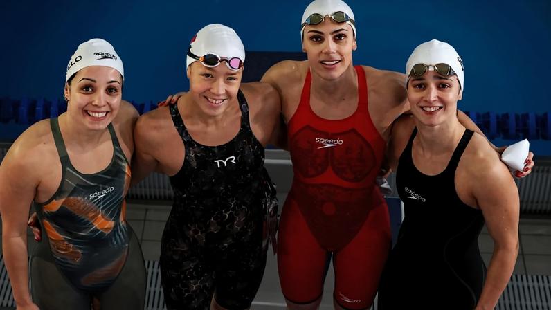 Estafeta feminina 4x50 metros estilos bateu o recorde nacional no último dia do Europeu de piscina curta (foto FPN)