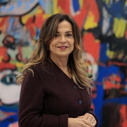 Luísa Salgueiro aplaudida de pé no congresso da ANM