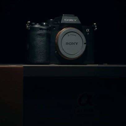 Sony Alpha 7V estreia sensor full-frame para mais velocidade e precisão