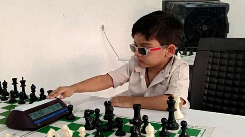 Indiano com três anos é o mais jovem no ranking mundial da Federação Internacional de xadrez. DR