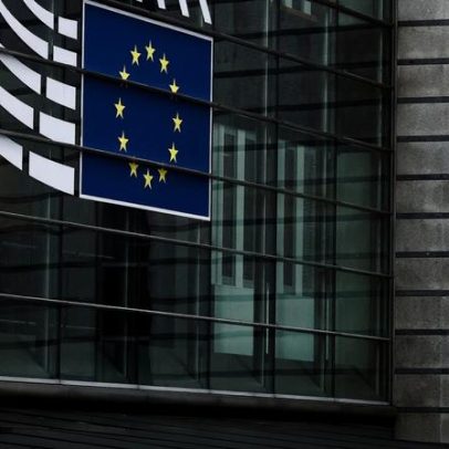 UE aprova manutenção indefinida de ativos russos congelados