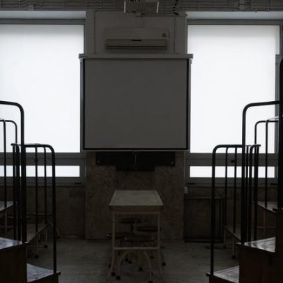 Faculdade de Medicina do Porto levanta suspensão de professor acusado de assédio