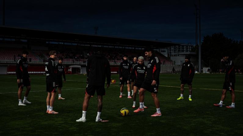 Benfica prepara Famalicão em treino com nova novidade