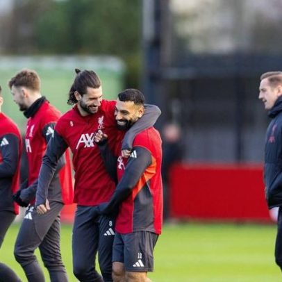 Salah e o Liverpool: entre polémica e sorrisos no treino