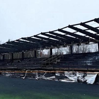 Histórico finlandês desce de divisão; adolescente incendeia estádio