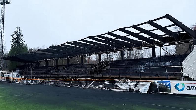 Bancada do estádio Tehtaan kenttä completamente destruída - Foto: FC Haka/Instagram