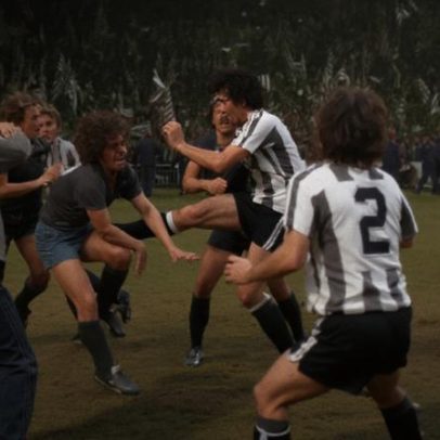 Camisola rasgada de Maradona bate recorde de vendas