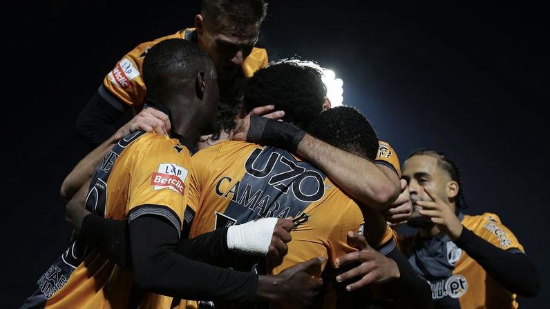 Jogadores vimaranenses celebram vitória por 4-0 frente ao Rio Ave - Manuel Fernando Araújo/LUSA