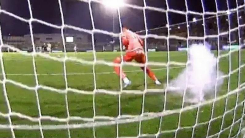 O petardo que rebentou junto de Bernardo Fontes - Foto: D.R.