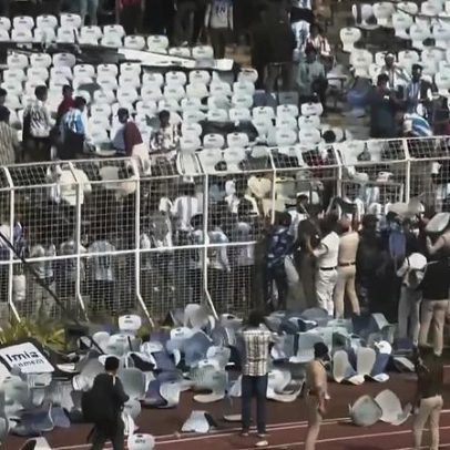 Fãs irritados de Messi atiram cadeiras e garrafas num evento na Índia