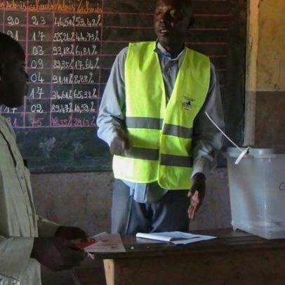 Centro-africanos começam a votar em quatro eleições, incluindo presidenciais