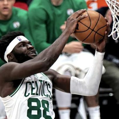 Neemias soma 17 pontos na vitória dos Celtics