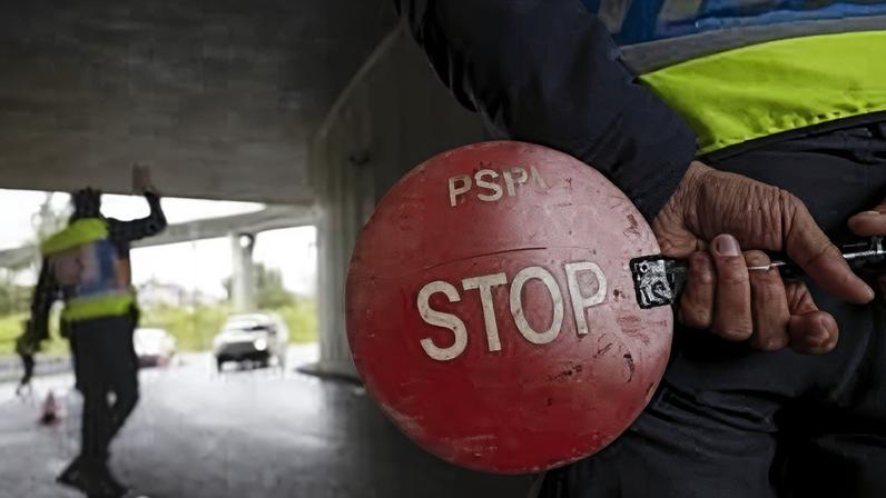 Agentes da Polícia de Segurança Pública (PSP) participam na operação de segurança rodoviária da Páscoa promovida em conjunto pela GNR e pela Polícia de Segurança Pública, na Maia, 28 de março de 2024. JOSÉ COELHO/LUSA