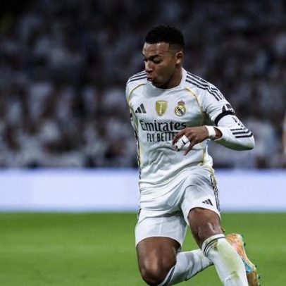 Mbappé joga frente ao Manchester City com dores na mão