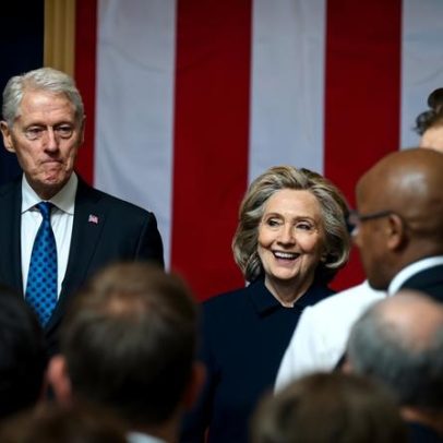 Porta-voz de Clinton nega relação com Epstein