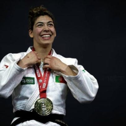 Patrícia Sampaio encerra o ano na liderança mundial de -78 k