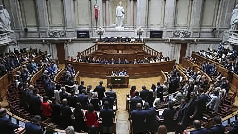 Votação da moção de rejeição 1/XVII do PCP ao governo na sessão plenária de apresentação do Programa do XXV Governo Constitucional, na Assembleia da República, em Lisboa, 18 de junho de 2025. O parlamento chumbou hoje a moção de rejeição do PCP ao Programa do XXV Governo Constitucional, com votos contra do PSD, Chega, PS, IL, CDS-PP e JPP, abstenção de PAN e votos favoráveis de PCP, Livre e BE. MIGUEL A. LOPES/LUSA